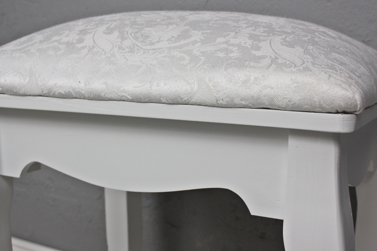 Sitzhocker Hocker Floral weiß Landhaus Schminktisch Holzhocker Hocker In Weis Aus Holz FUr Schminktisch ~ Sitzhocker Hocker Floral weiß Landhaus Schminktisch Holzhocker